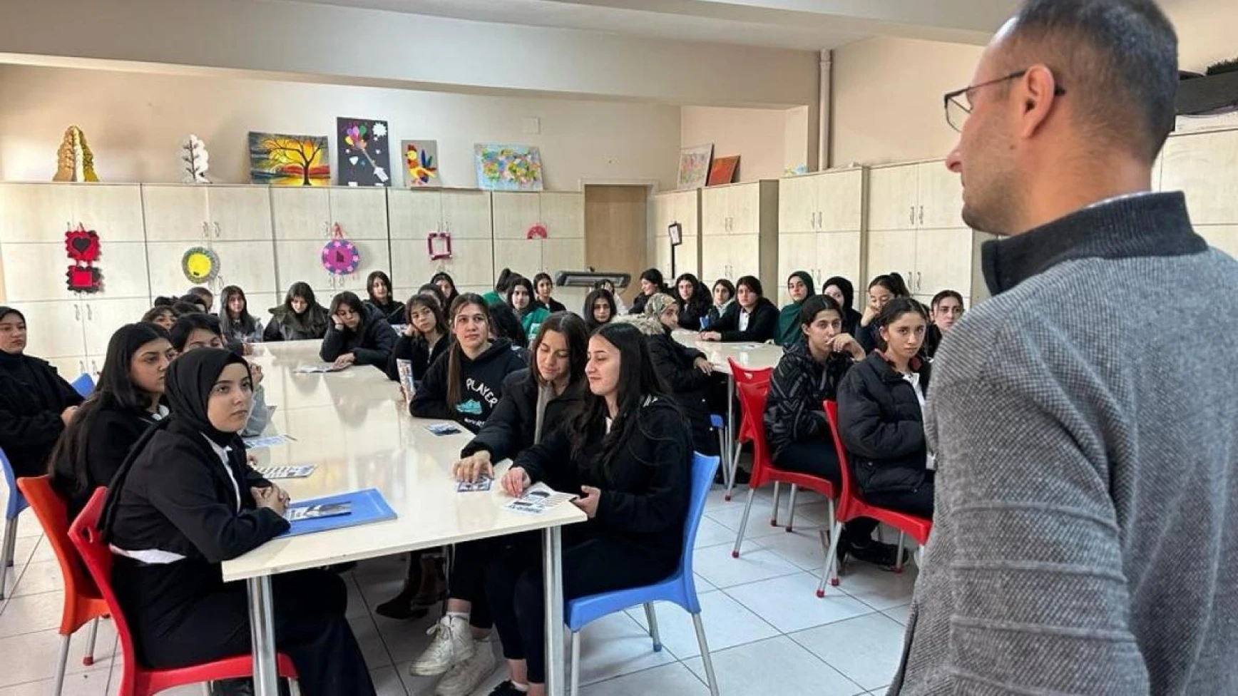 Yüksekovalı öğrenciler dolandırıcılığa karşı bilgilendirildi