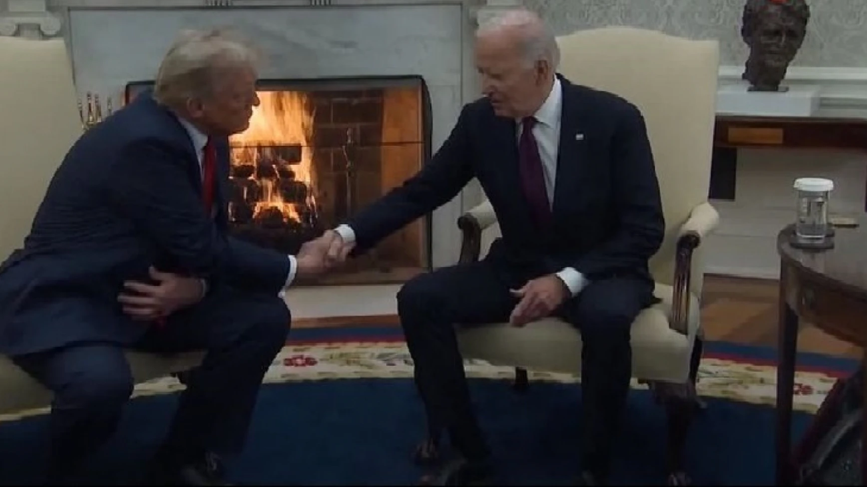 ABD’nin Seçilmiş Başkanı Donald Trump, Beyaz Saray’daki görüşmede ABD Başkanı Joe Biden'a sorunsuz bir görev değişimi süreci için teşekkür etti.