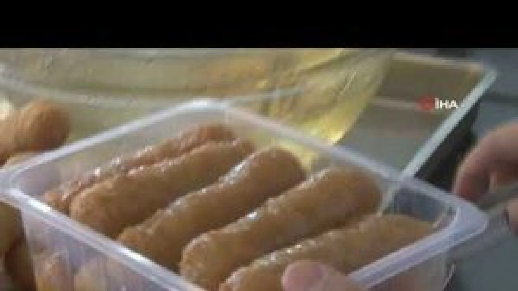 Erzurum'da kadayıf dolmaları Ramazan için tezgahlarda yerini aldı