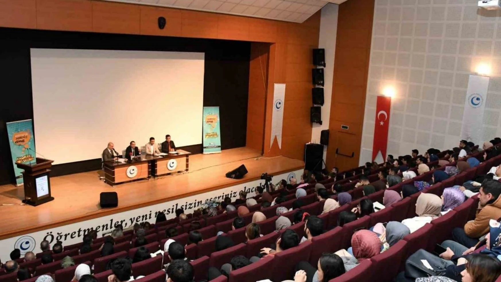 '12 Mart İstiklal Marşı'nın Kabulü ve Mehmet Akif Ersoy'u Anma Günü' konulu panel düzenlendi