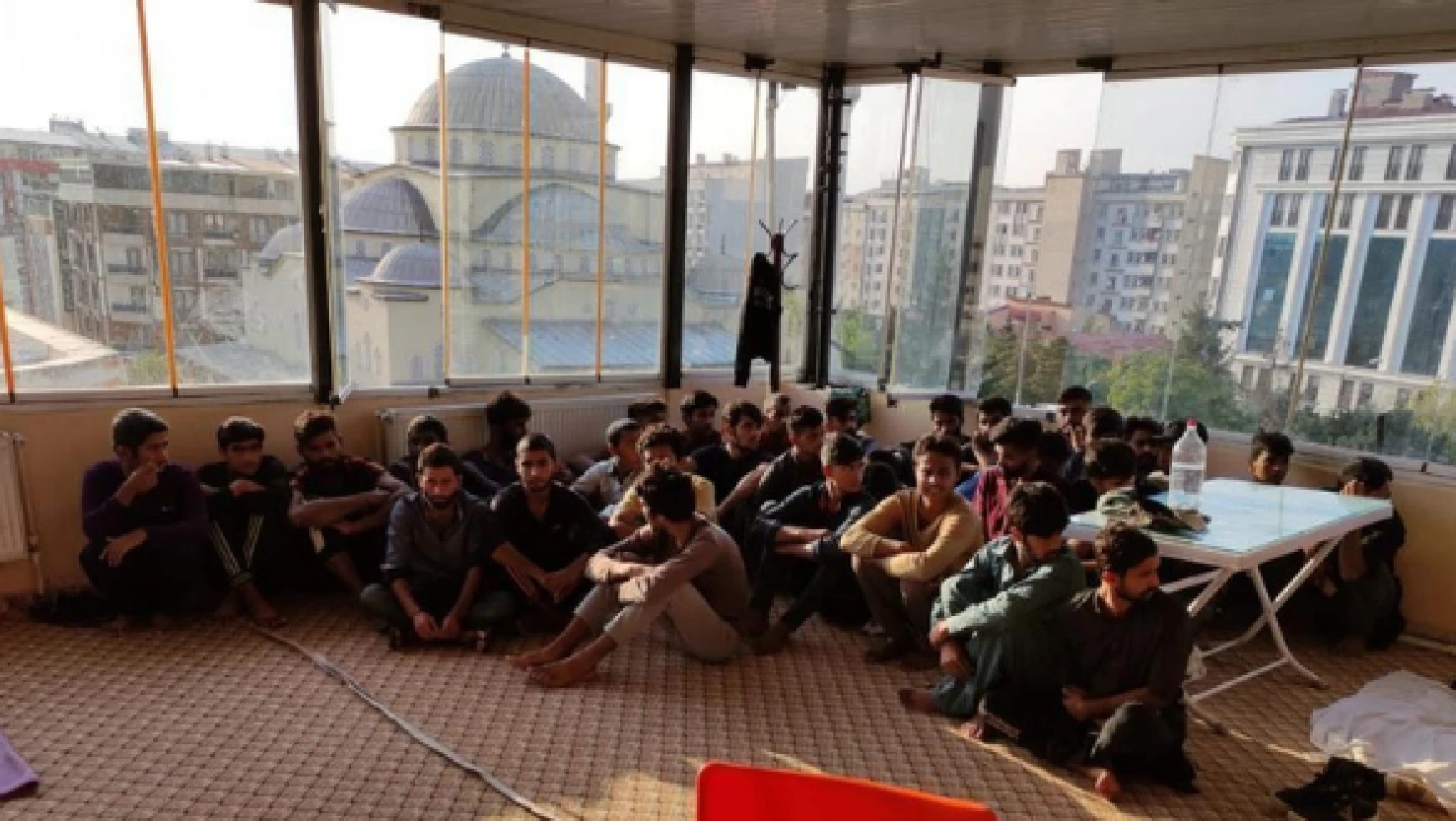 Van'da baskın: 26 düzensiz göçmen yakalandı