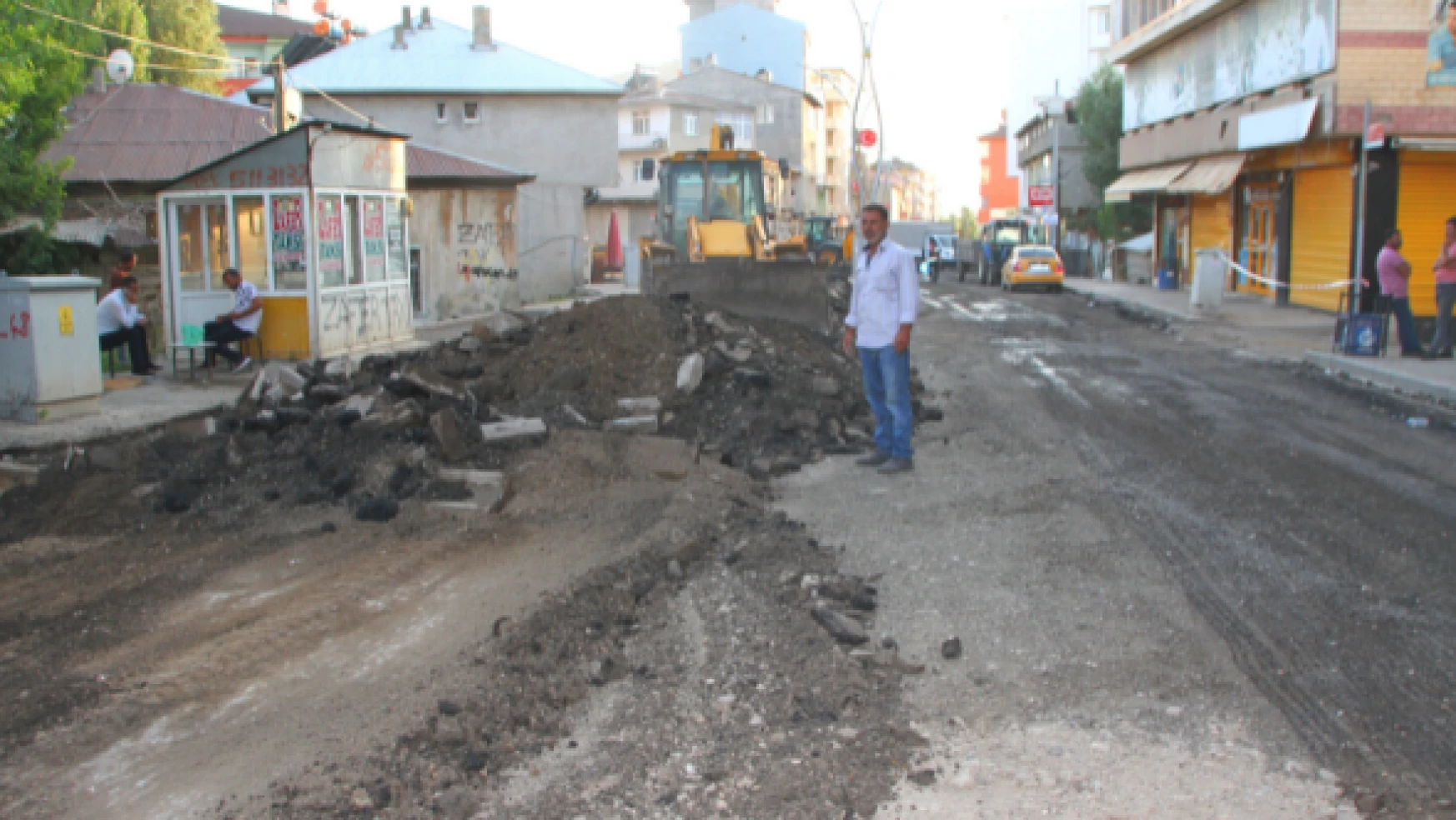 Malazgirt'in caddeleri yenileniyor