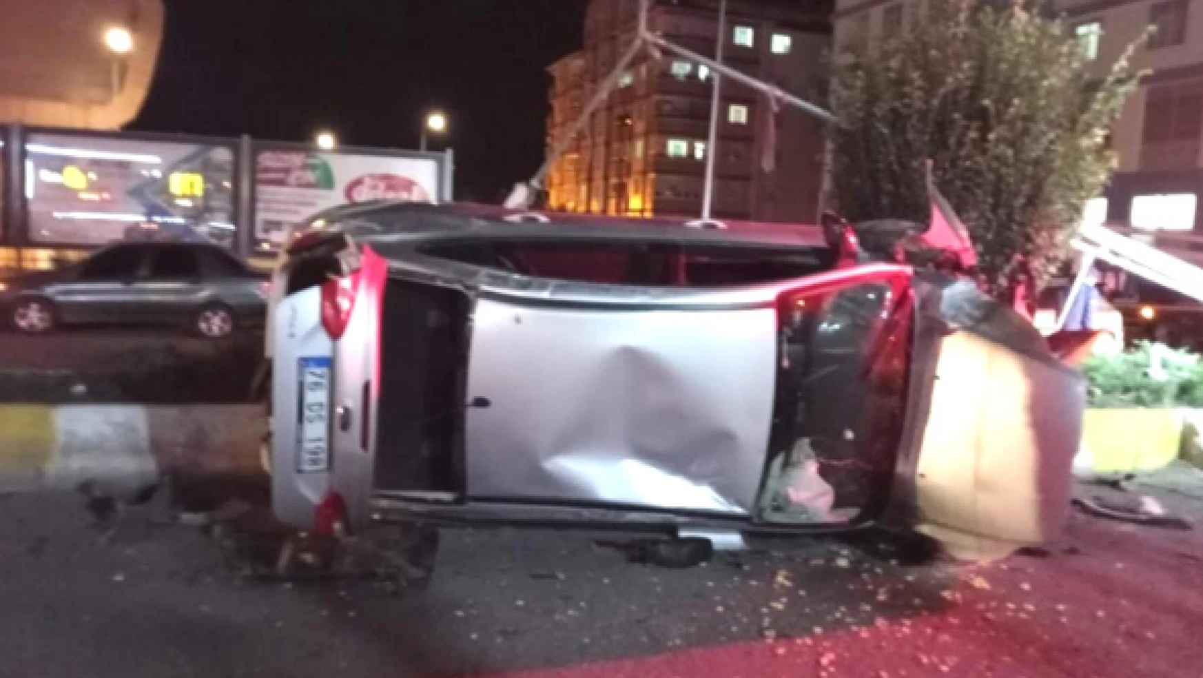 Ağrı'da feci kaza: araç takla attı