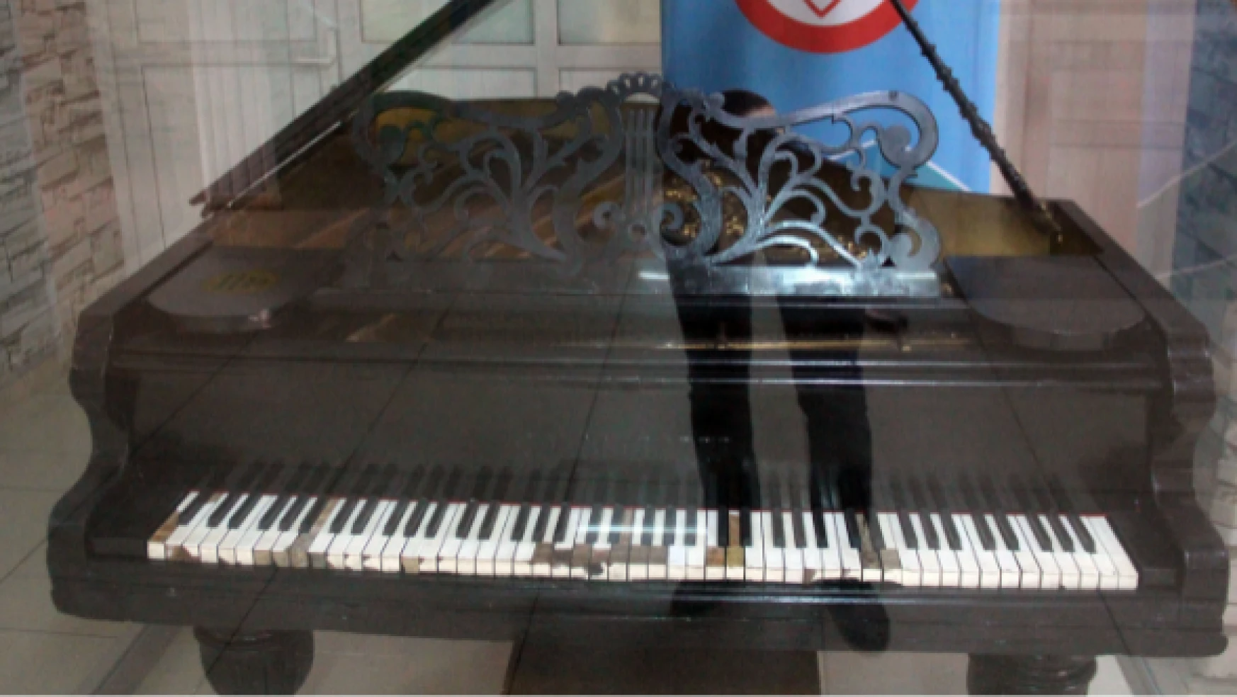 Atatürk'e hediye edilen piyano Erzincan Lisesi'nde
