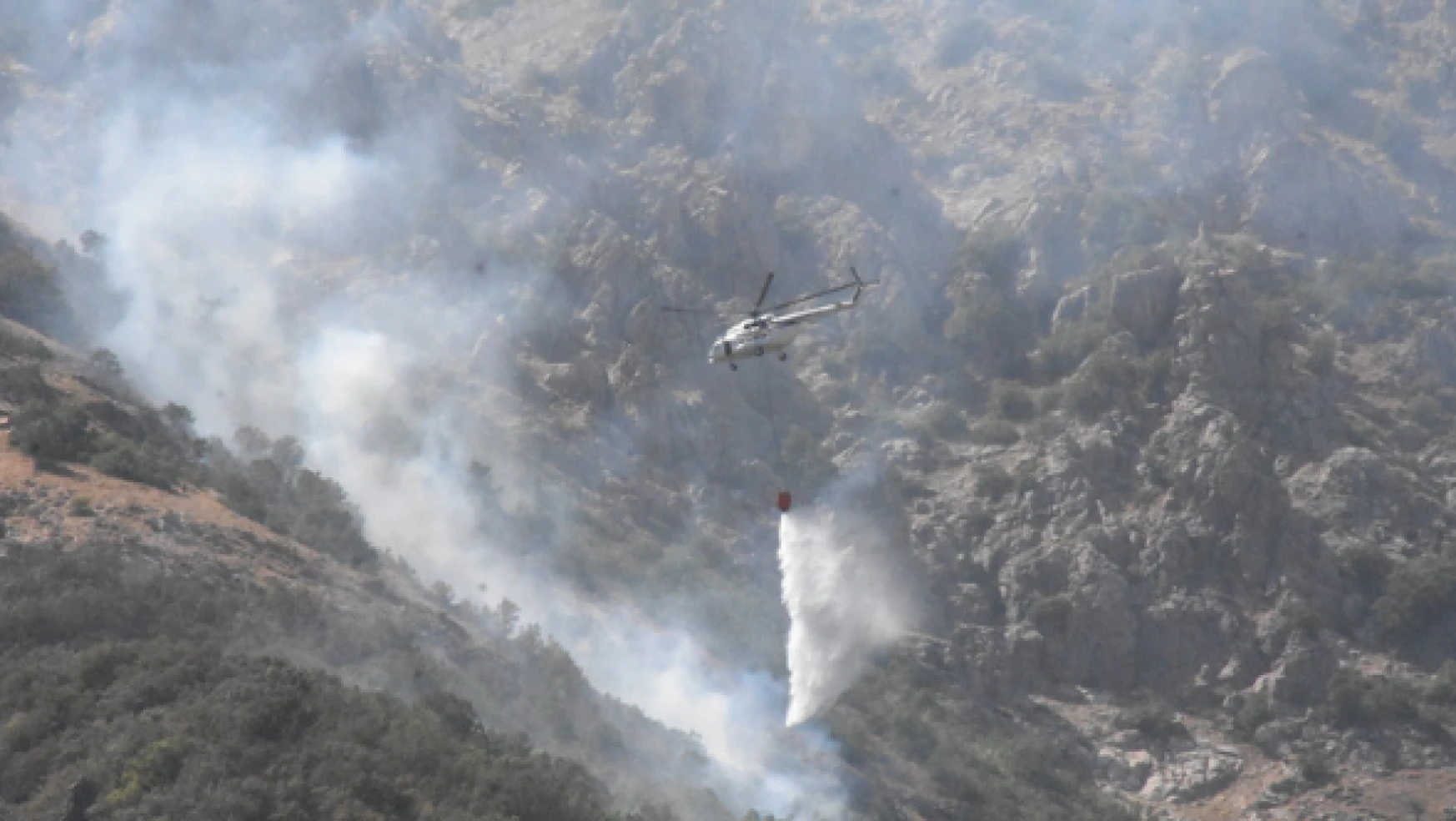 Bitlis'teki yangına helikopter desteği