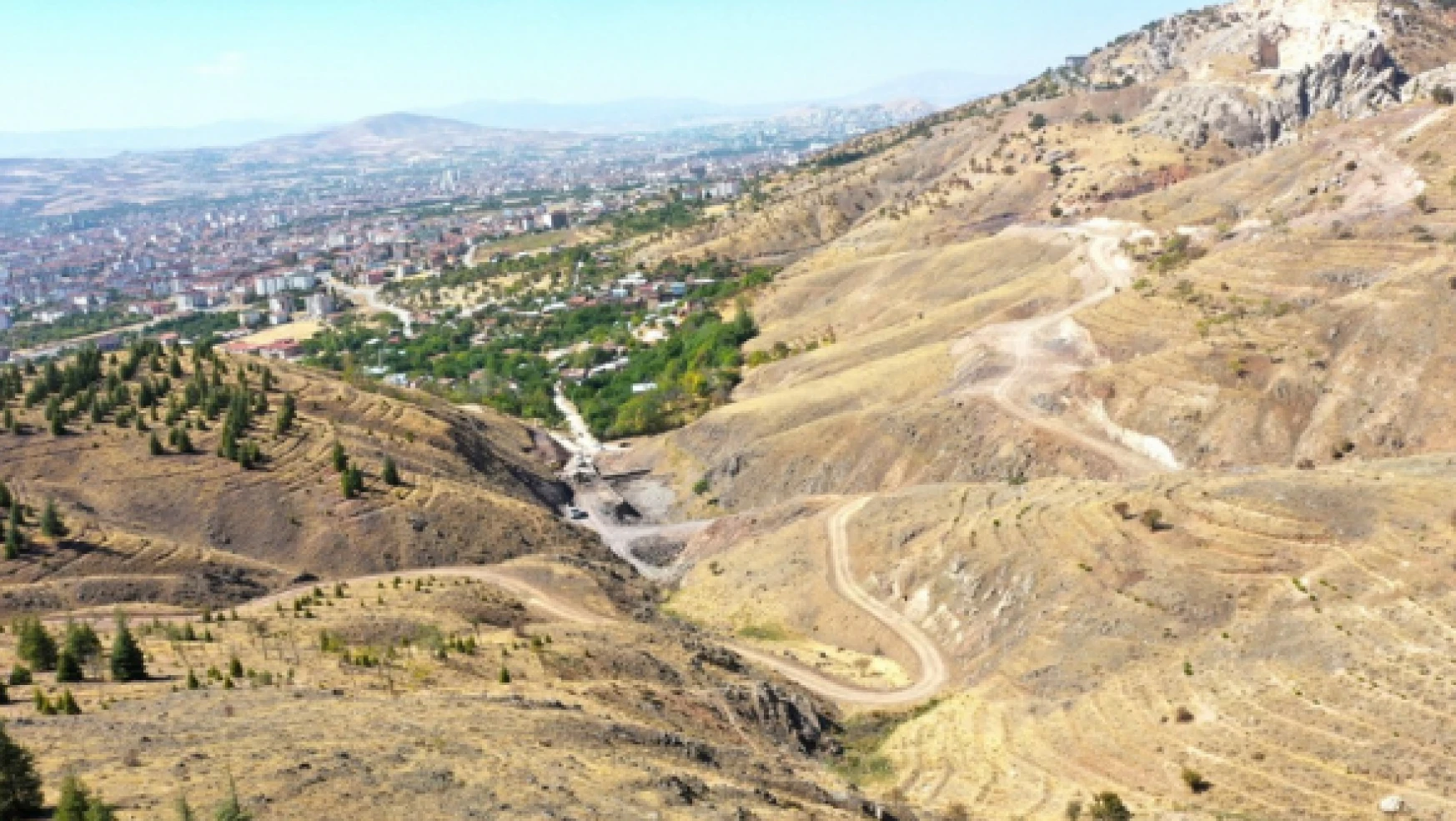 Elazığ Belediyesi Harput- Hüseynik yol çalışmalarını sürdürüyor