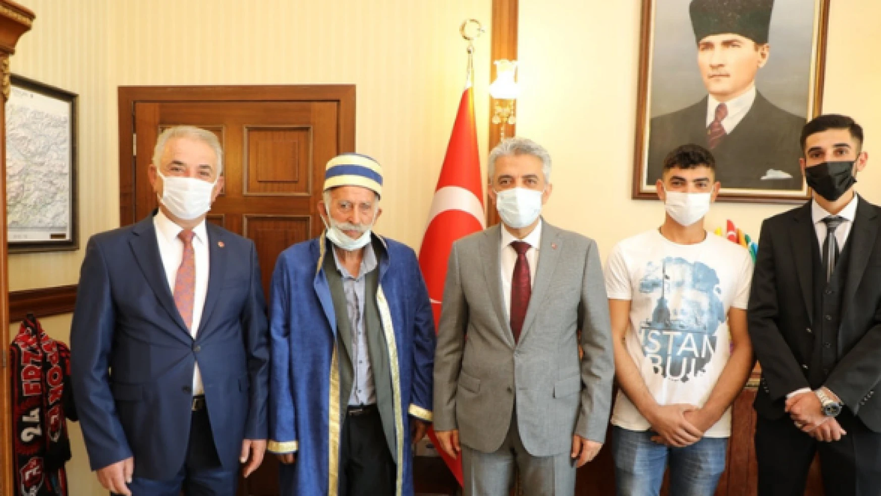 Erzincan'da 70 yıllık demirci 'Yılın Ahisi' seçildi