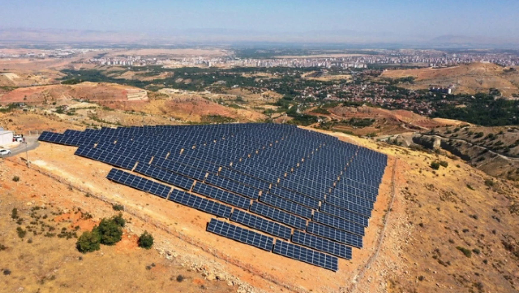 Güneş Enerji Santrali Yeşilyurt İlçesi'nin elektrik ihtiyacına katkı sağlıyor