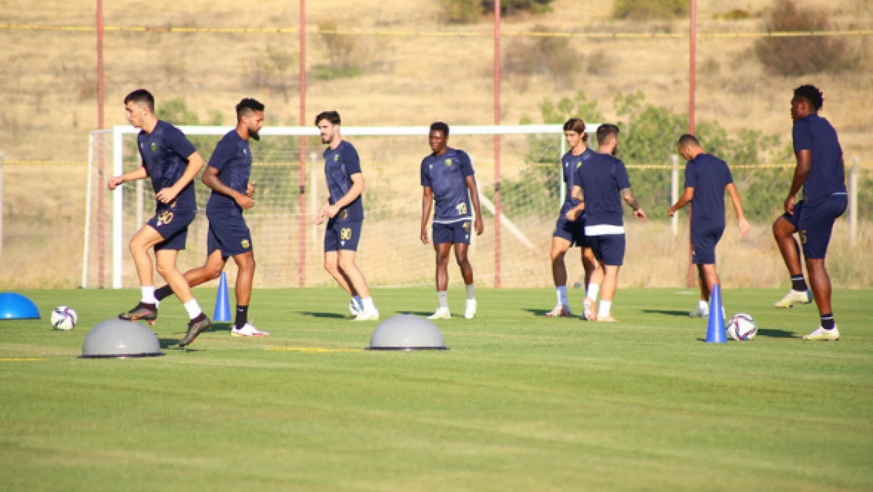 Yeni Malatyaspor, transfer döneminde 18 futbolcuyu kadrosuna kattı