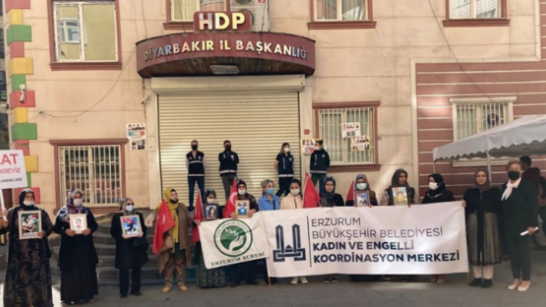 'Annelerin yanında PKK'nın karşısındayız'