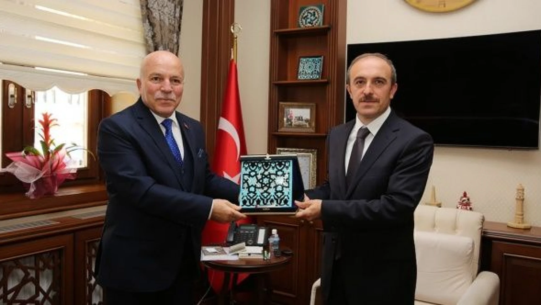 Başkan Sekmen, Vali Cüneyt Epcim'i ziyaret etti