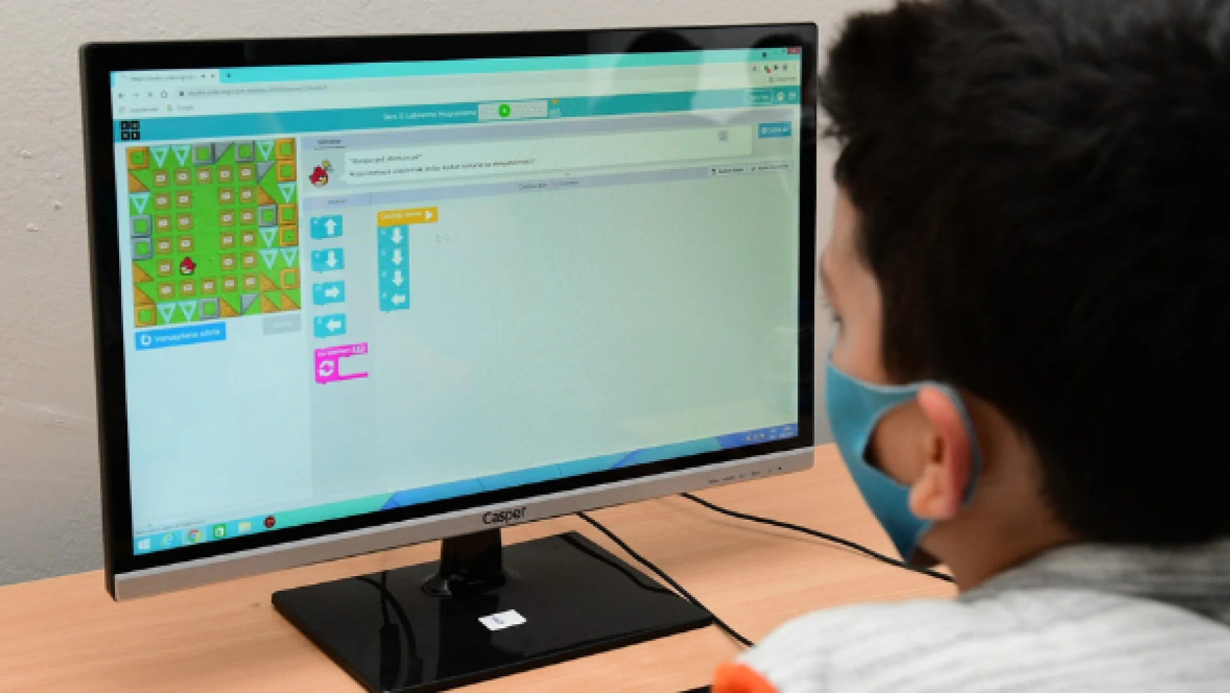 Çatak'ta ilkokul öğrencilerine kodlama eğitimi veriliyor