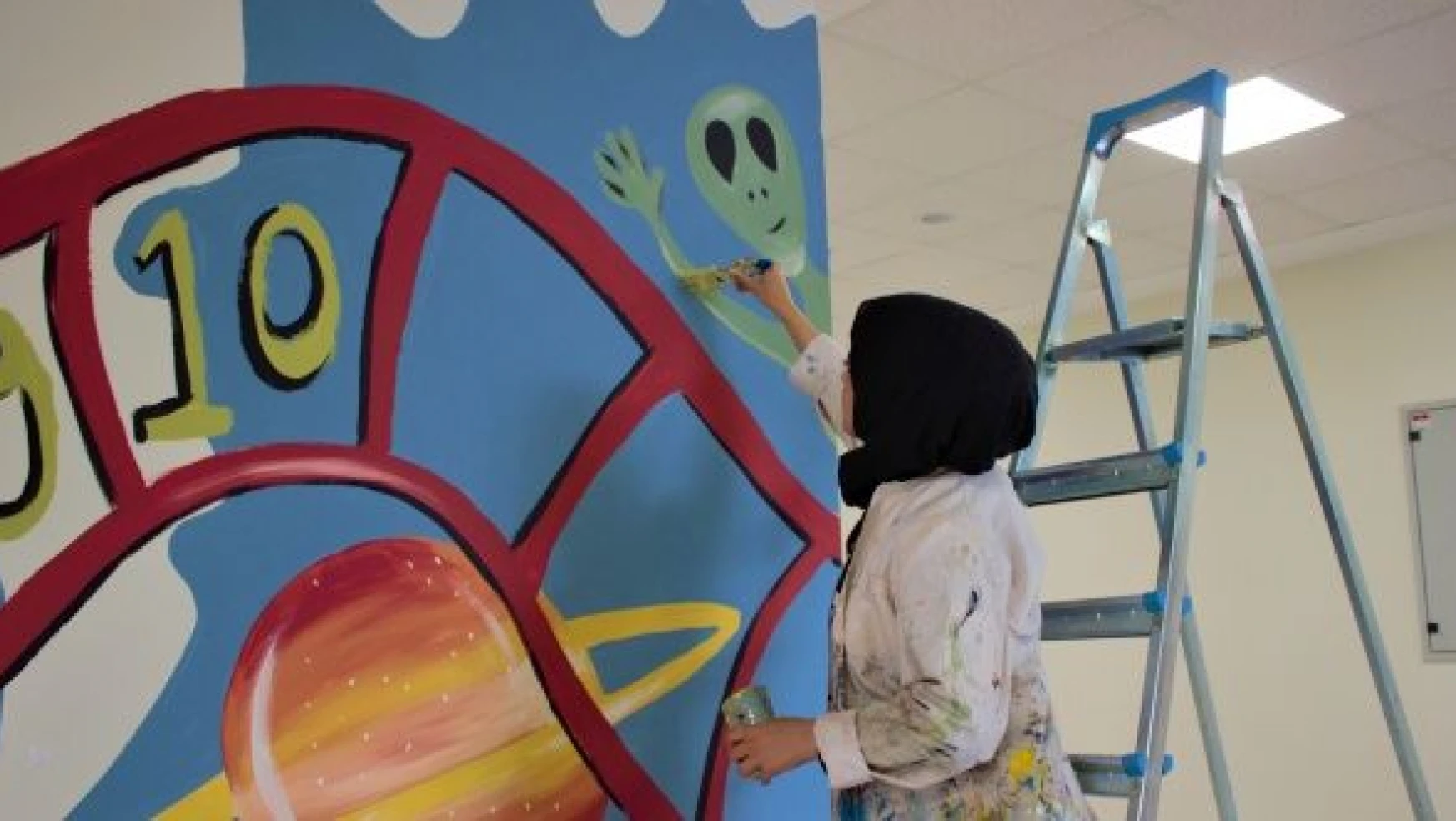 Cizre Kızılay gönüllüleri, ana okul duvarlarını boyadı