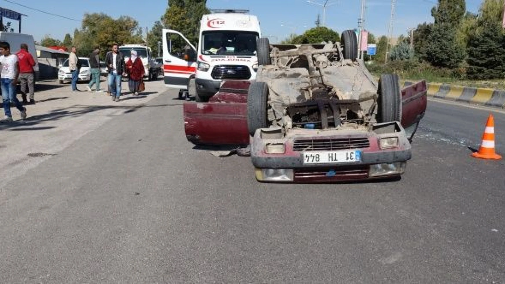 Erciş'te otomobiller çarpıştı: 8 yaralı
