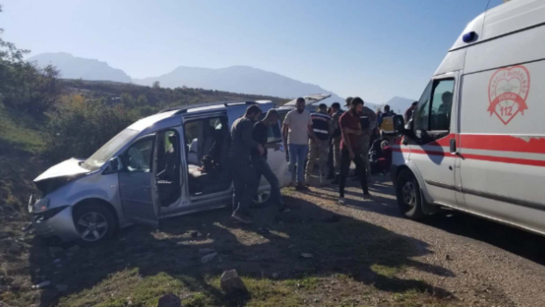 Erzincan'da iki araç birbirine girdi: 7 yaralı