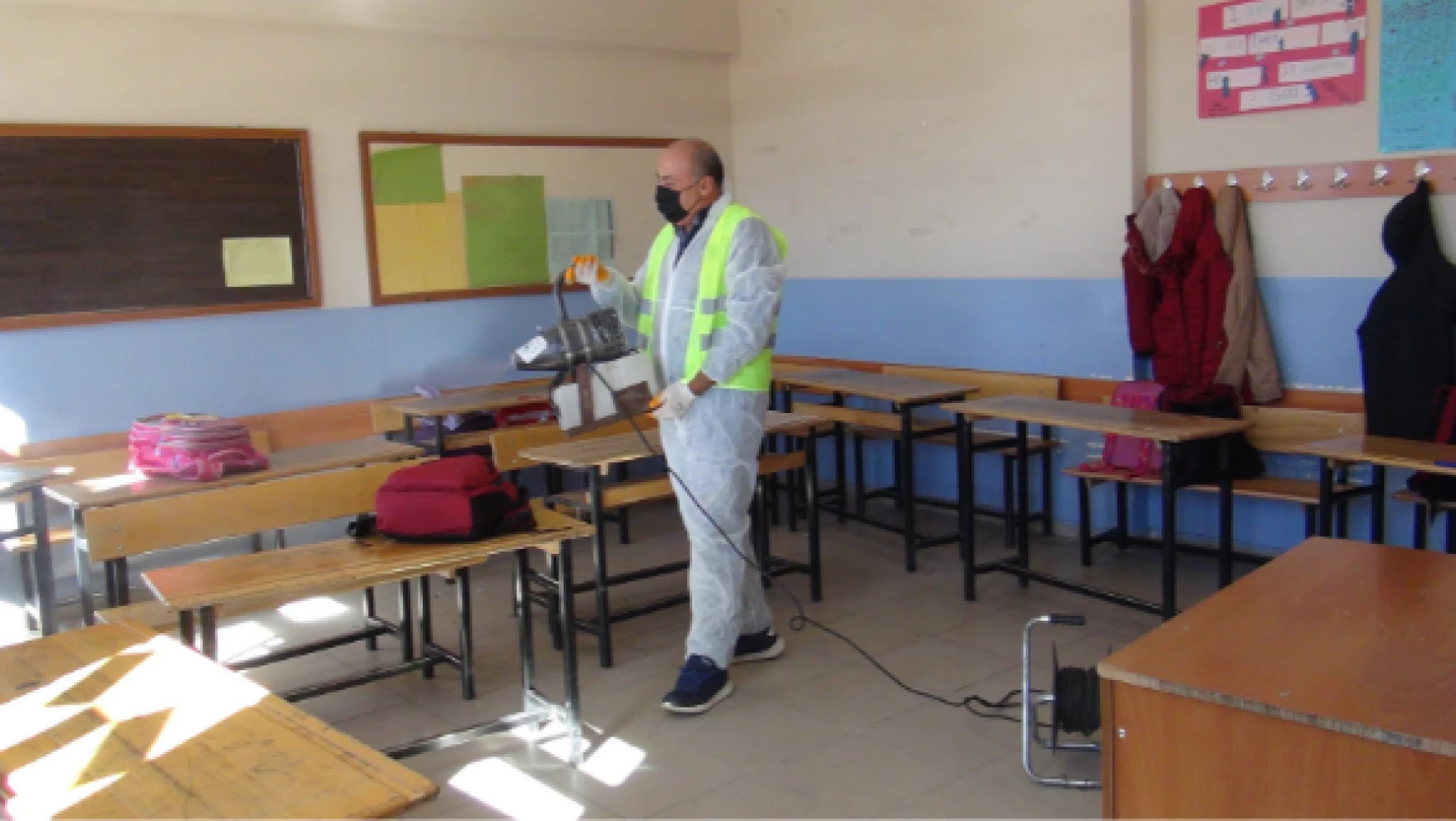 İpekyolu'nda okullar dezenfekte ediliyor