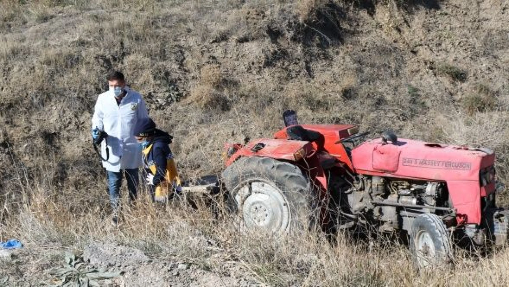 Traktörle şarampole uçan sürücü öldü