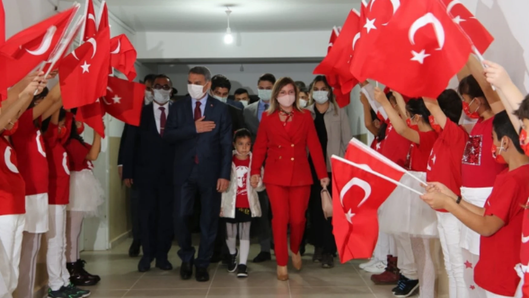 Tunceli'de Cumhuriyet Bayramı düzenlenen törenle kutlandı
