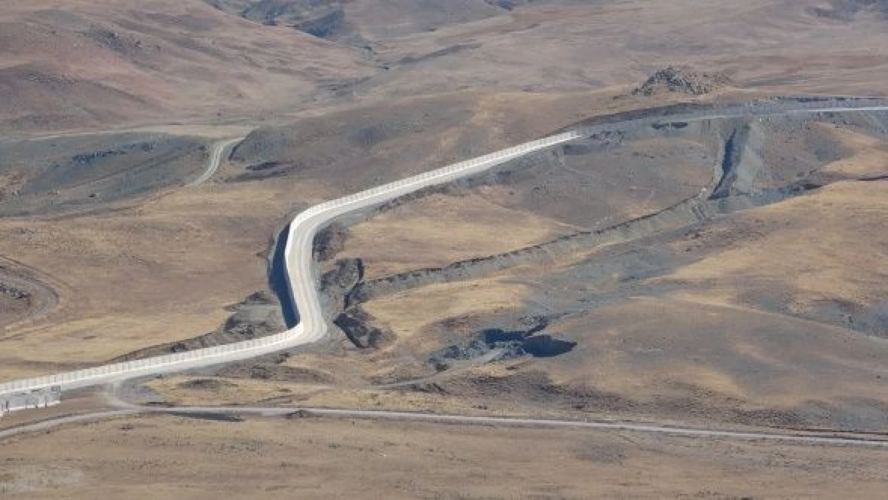 İran sınırına örülen duvarın 27 kilometresi tamamlandı