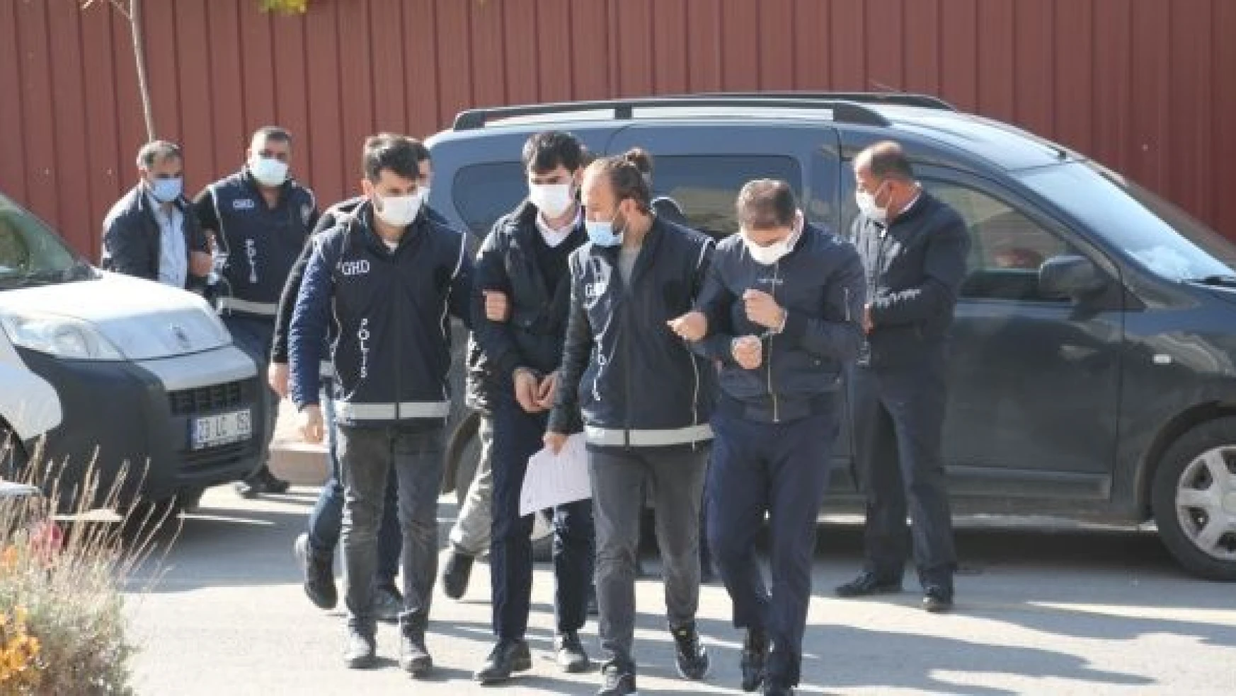 Elazığ'da göçmen kaçakçılarına operasyon: 5 gözaltı