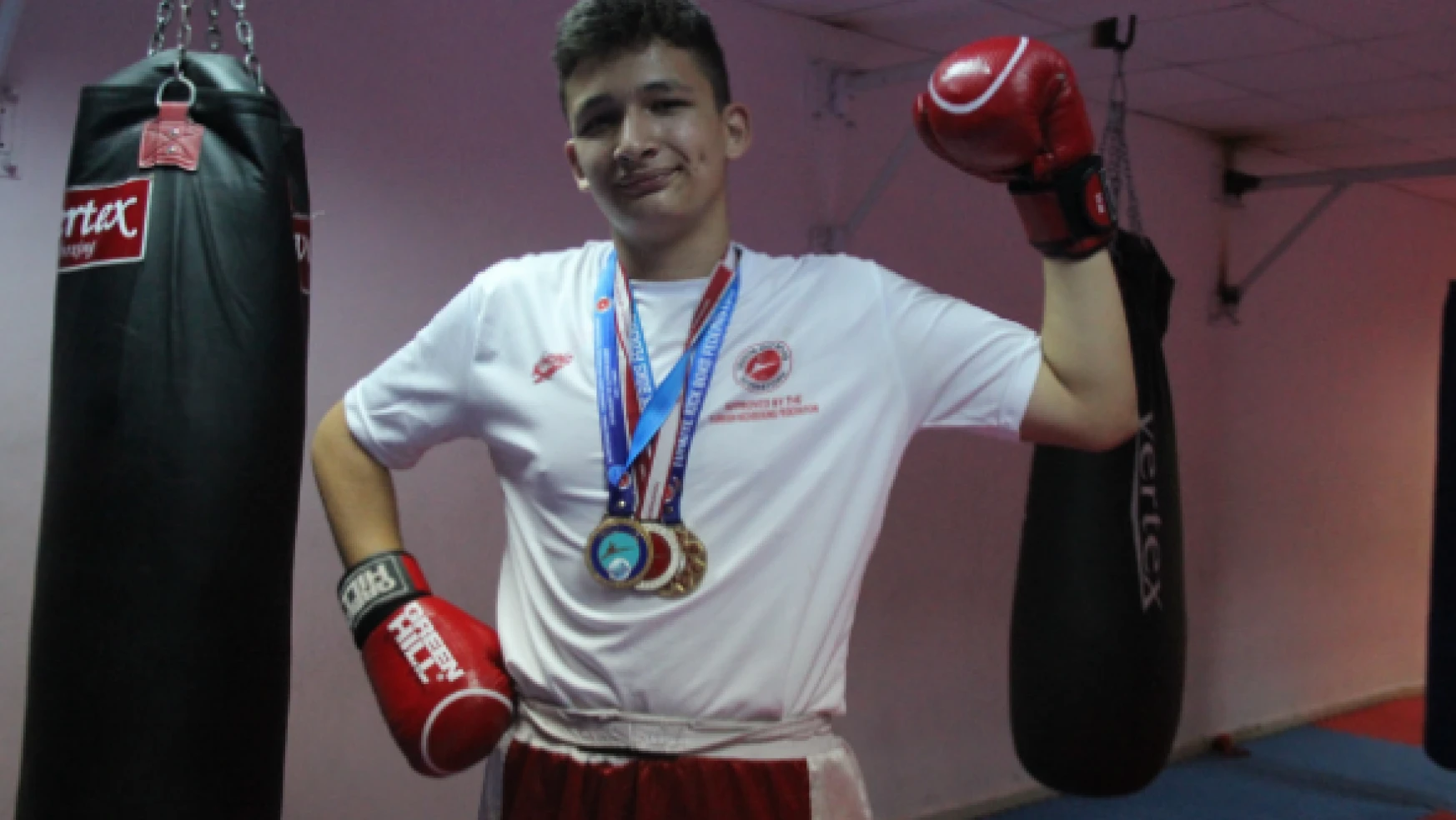 Elazığ'dan 3 isim Gençler Avrupa Kick Boks Şampiyonası'na katıldı