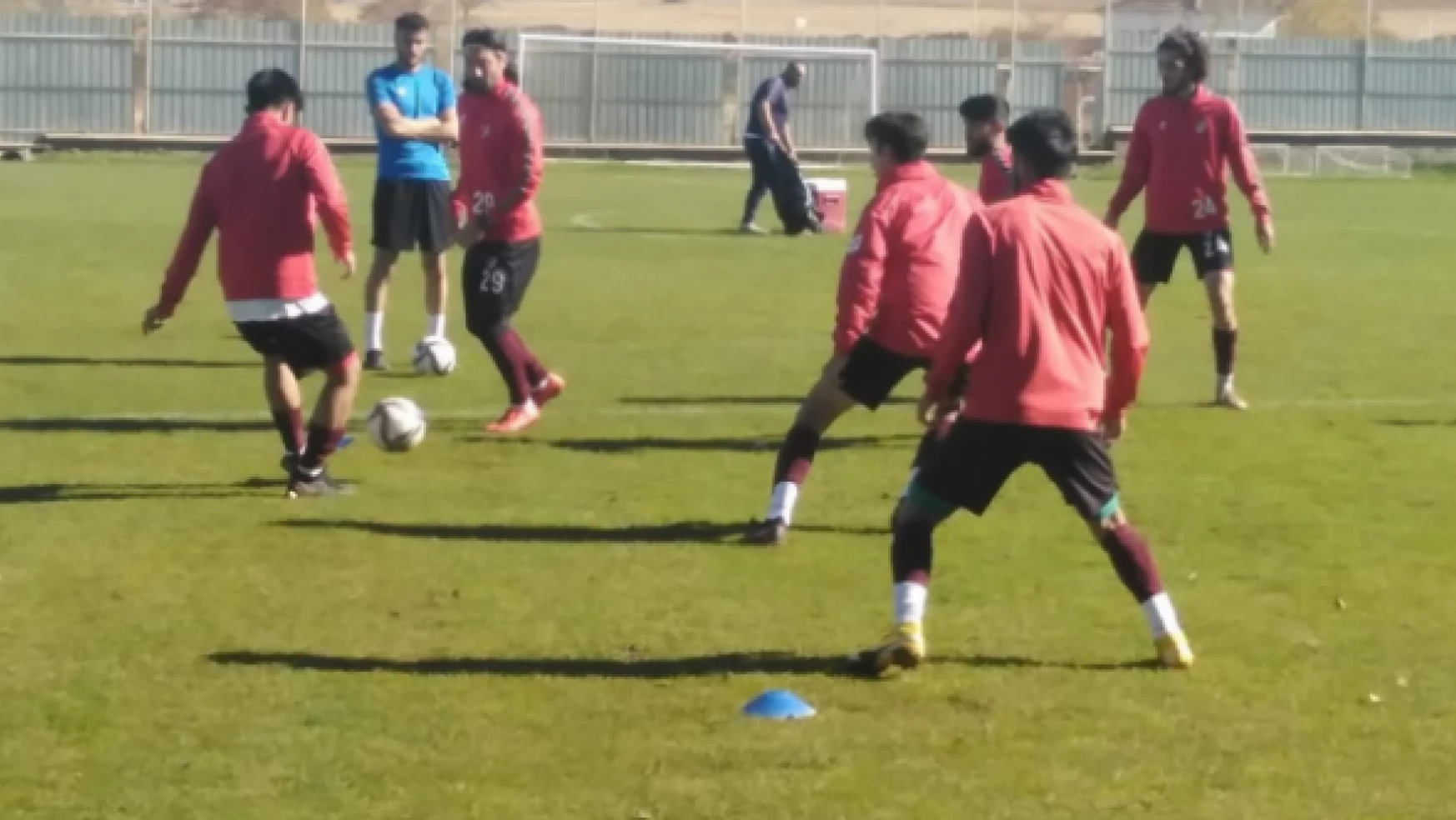 Elazığspor'da 3 futbolcu sarı kart sınırında