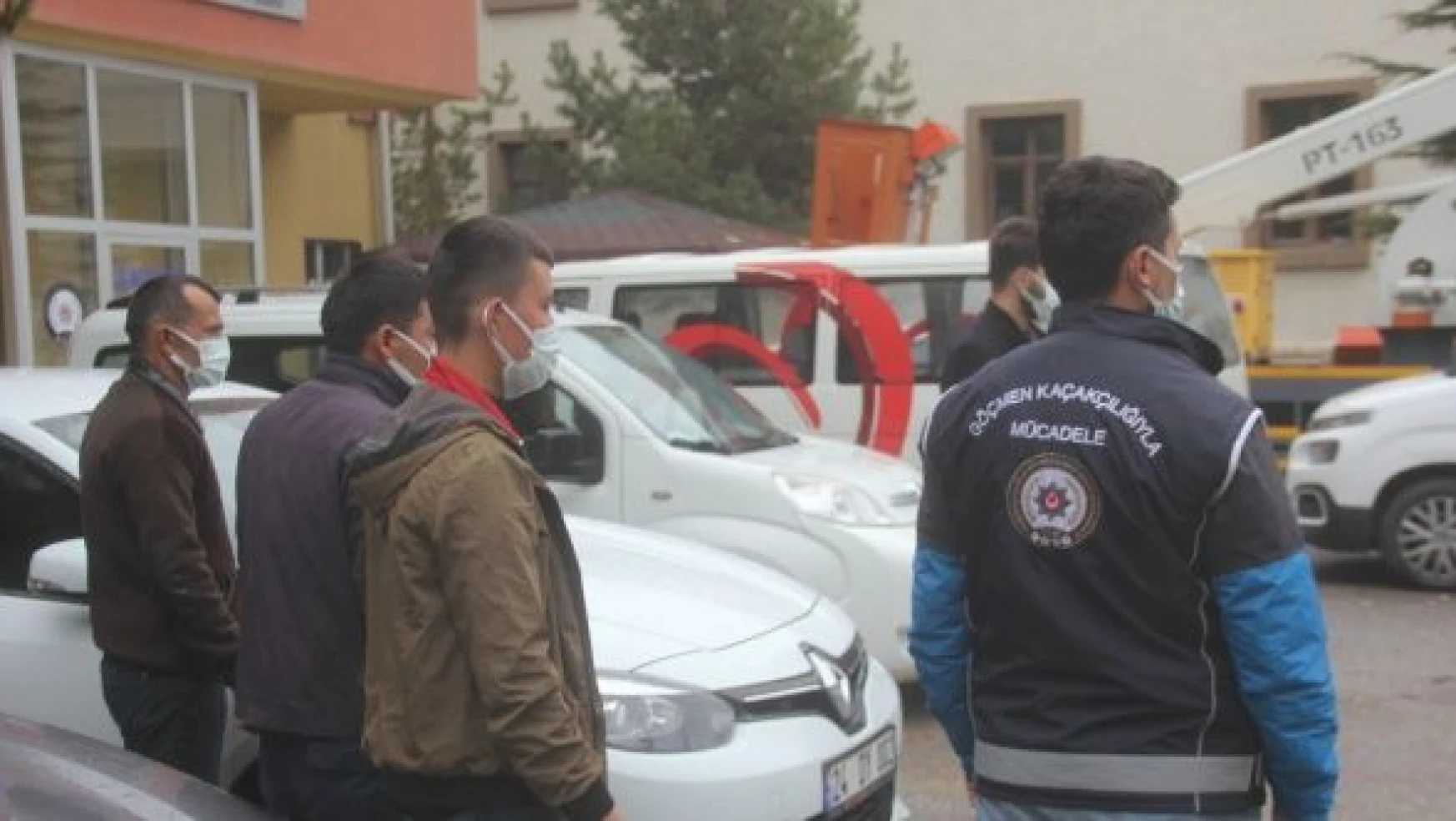 Erzincan'da 8 kaçak göçmen yakalandı