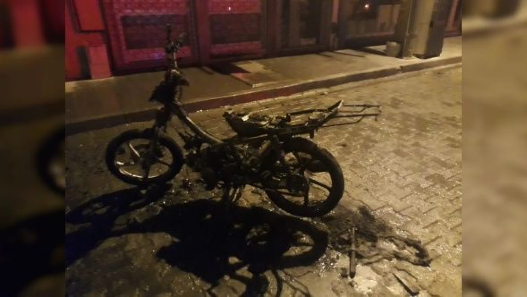Erzincan'da motorsiklet yangını