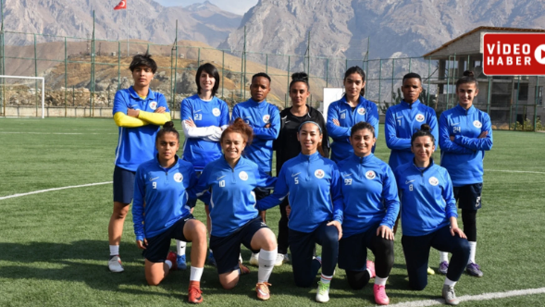 Hakkarigücü Kadın Futbol Takımı küçük kızlara ilham oluyor