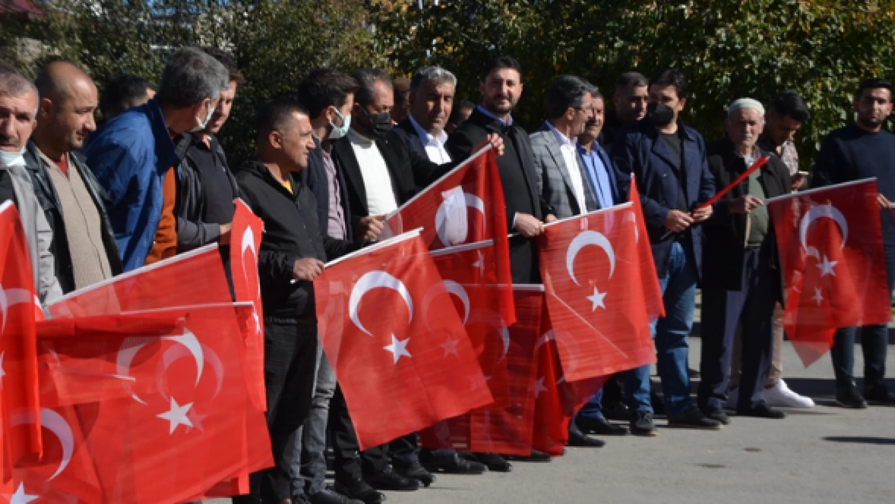 Muş'ta şehit yakınları ve gaziler Lütfü Türkkan'a tepki gösterdi