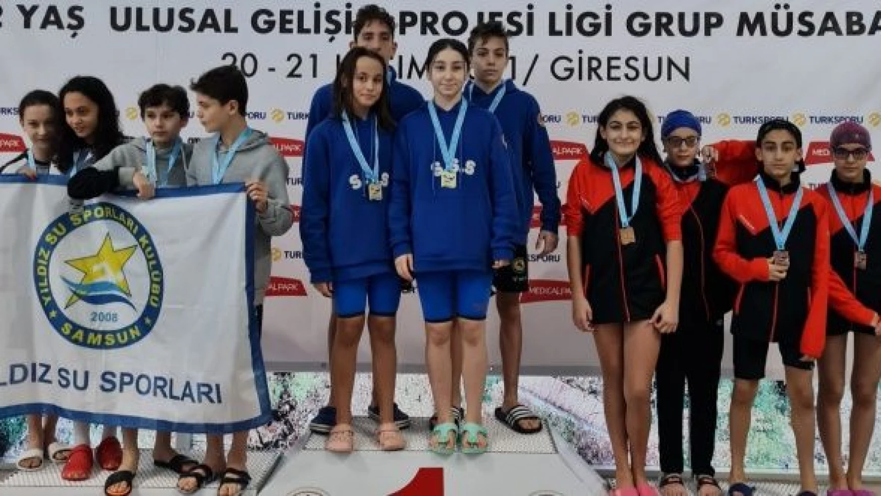 Yüzmede bronz madalyalar Erzurum'a