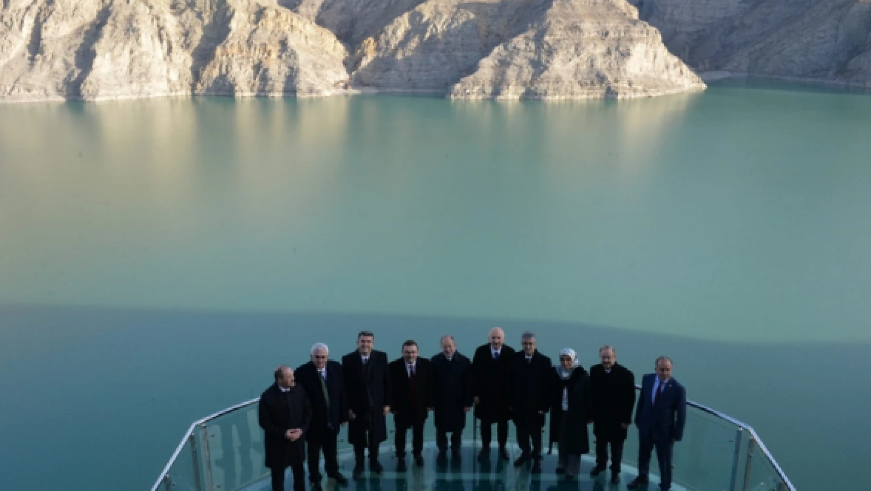 Bakan Karaismailoğlu Tortum Gölü Seyir Terası'nı gezdi