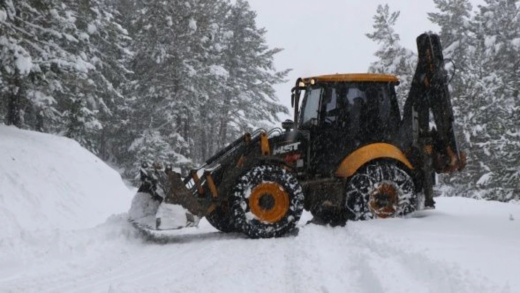 Bayburt'ta kardan kapalı köy yolu kalmadı