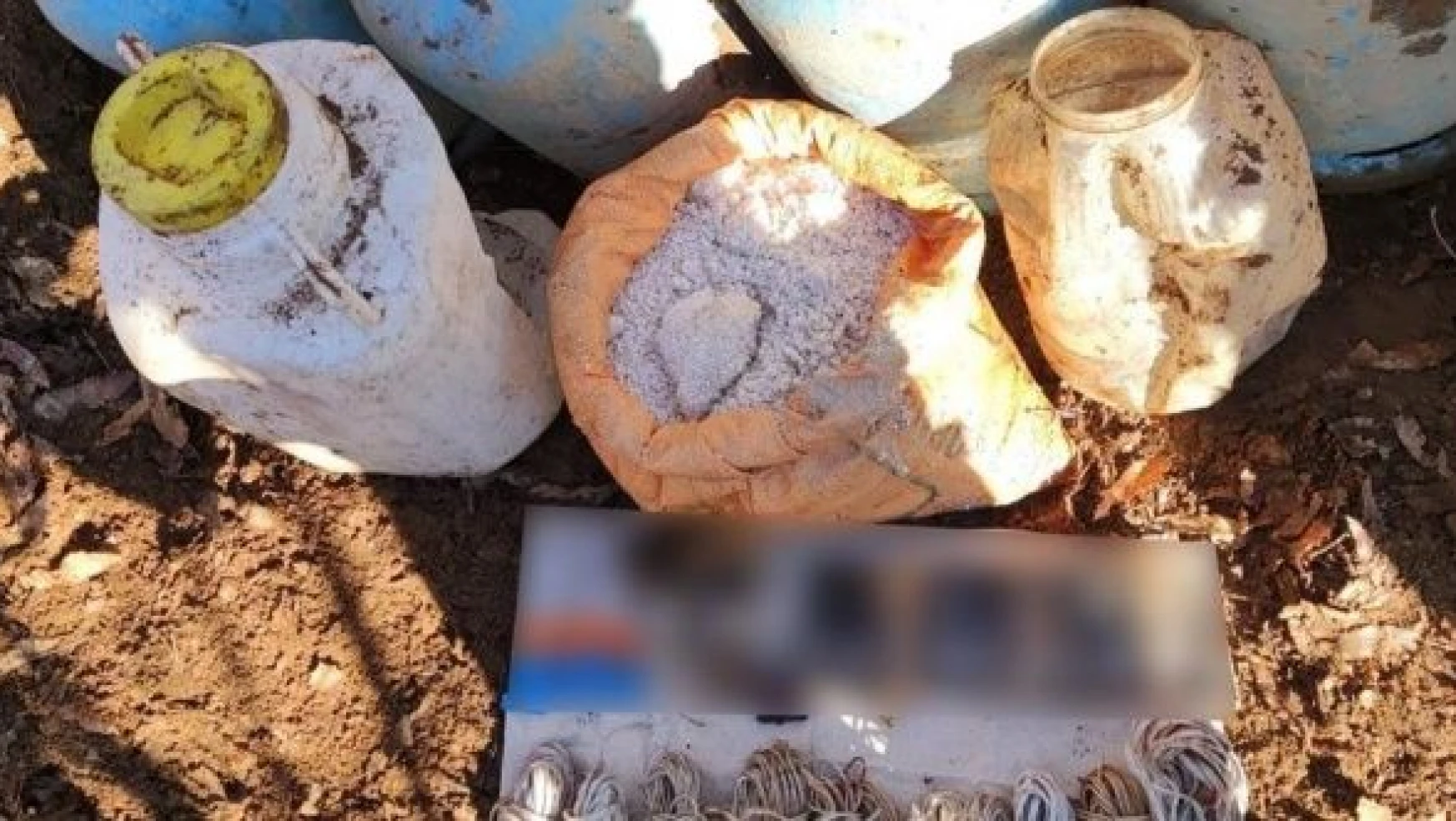 Bingöl'de PKK'lı teröristlerce kullanılan malzemeler ele geçirildi