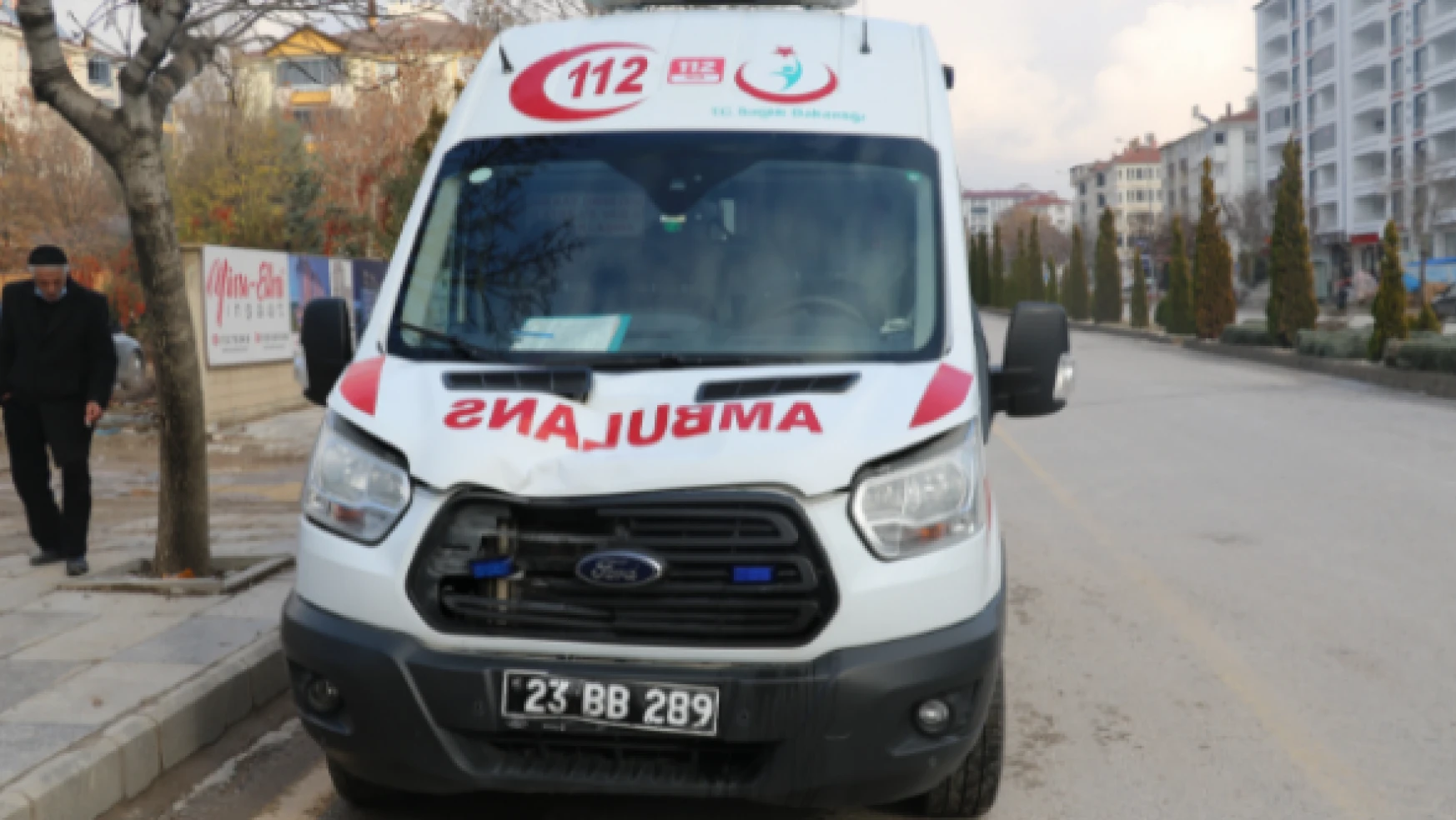 Elazığ'da ambulans yayaya çarptı!