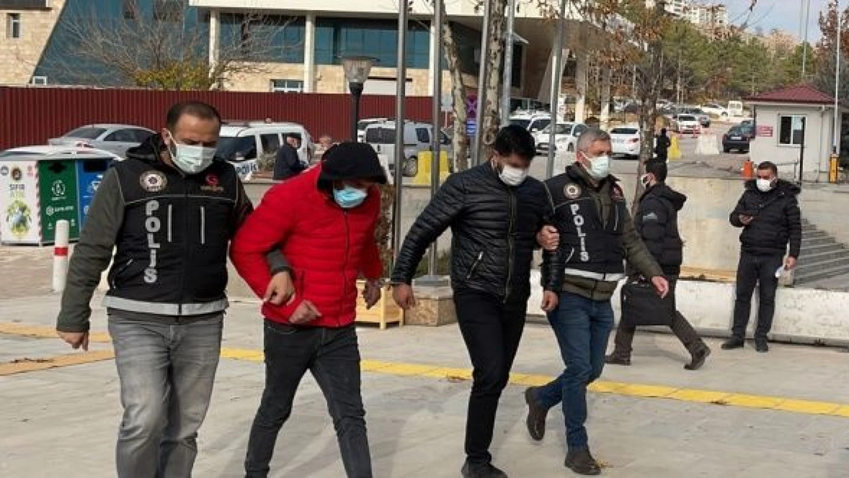 Elazığ'da  uyuşturucu operasyonu! Poşet poşet attılar