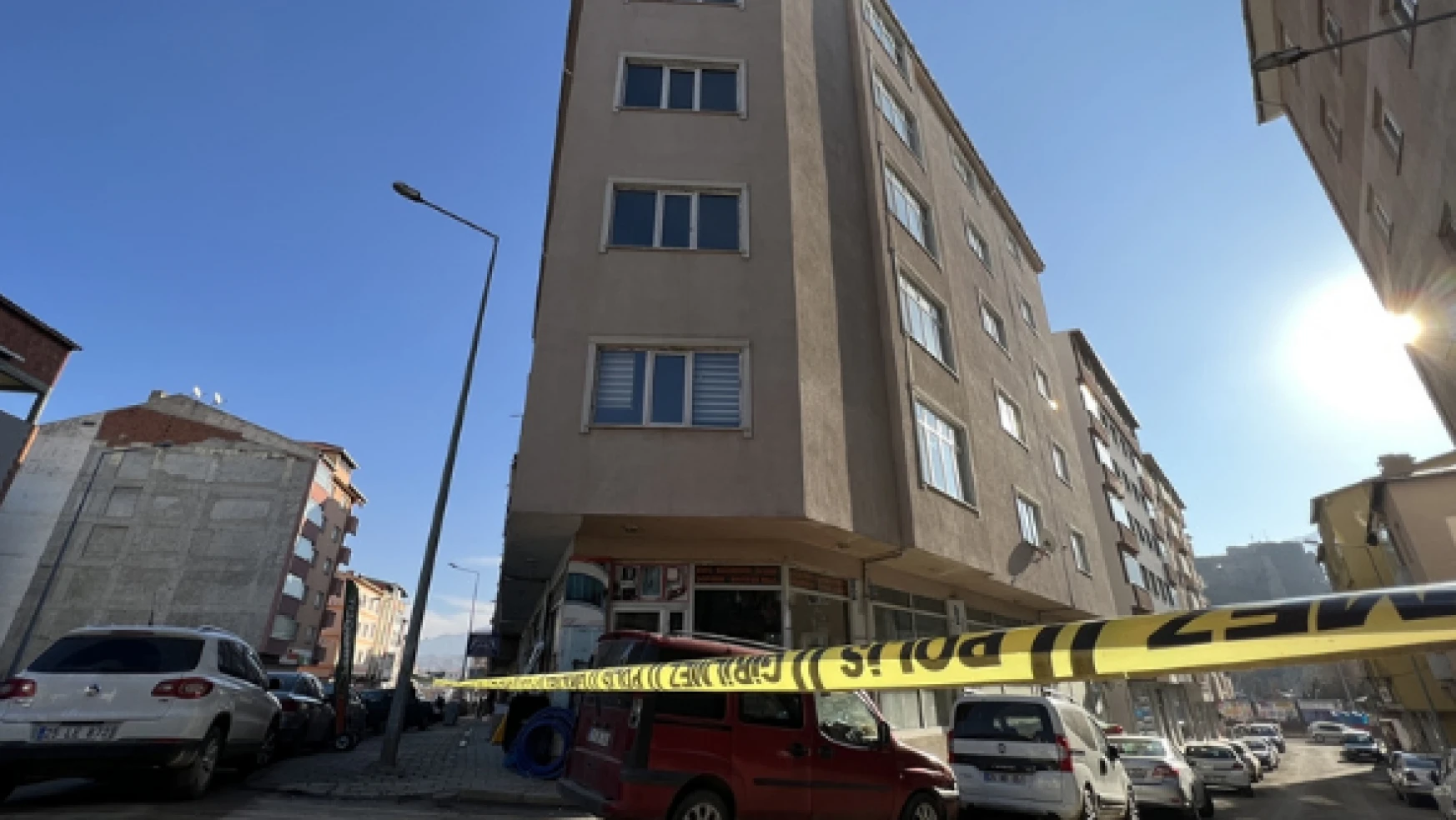Erzurum'da bir öğrenci okulun 5.katından yere çakıldı!