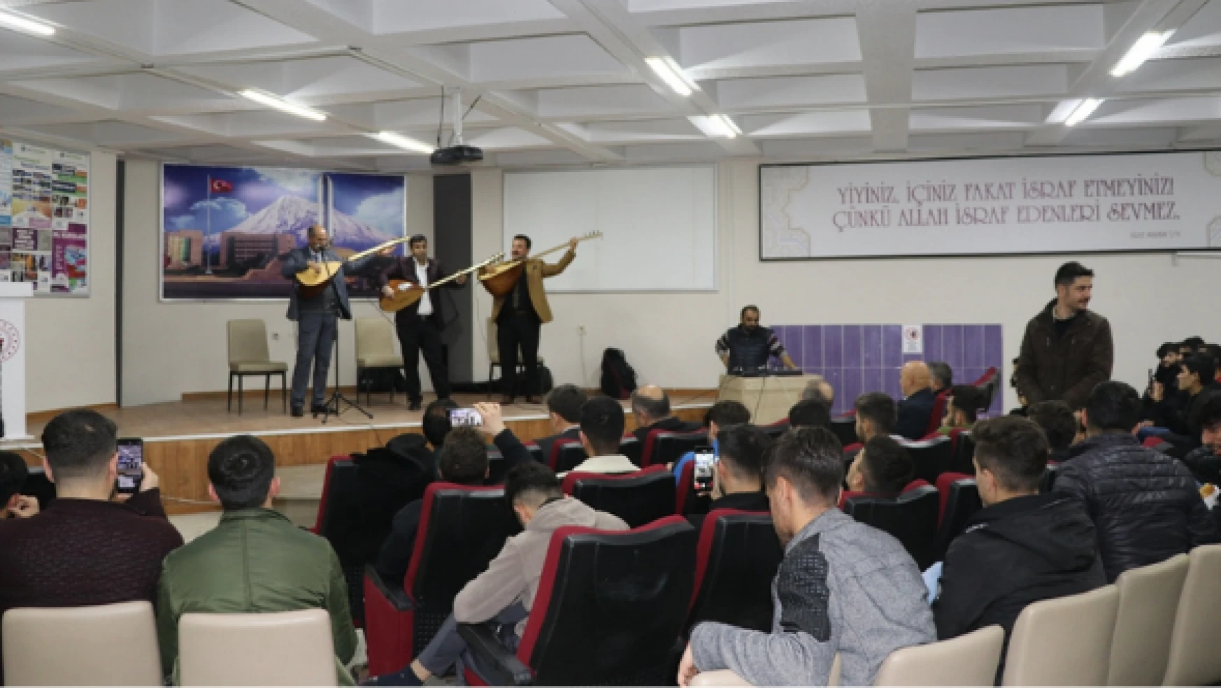 Iğdır'da üniversite öğrencileri sınav öncesi halk ozanlarıyla buluştu