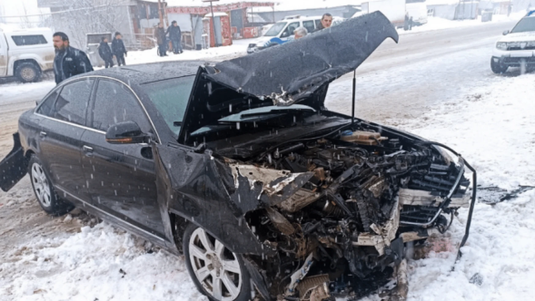 Ağrı'da iki trafik kazasında 8 kişi yaralandı