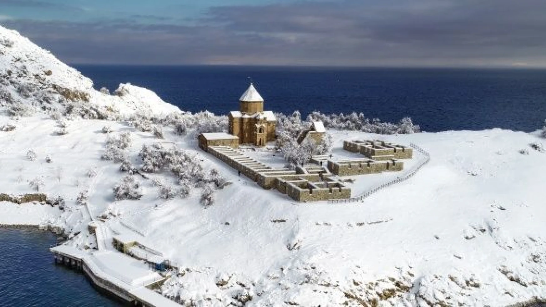 Akdamar Adası karla buluştu görenler hayran kaldı