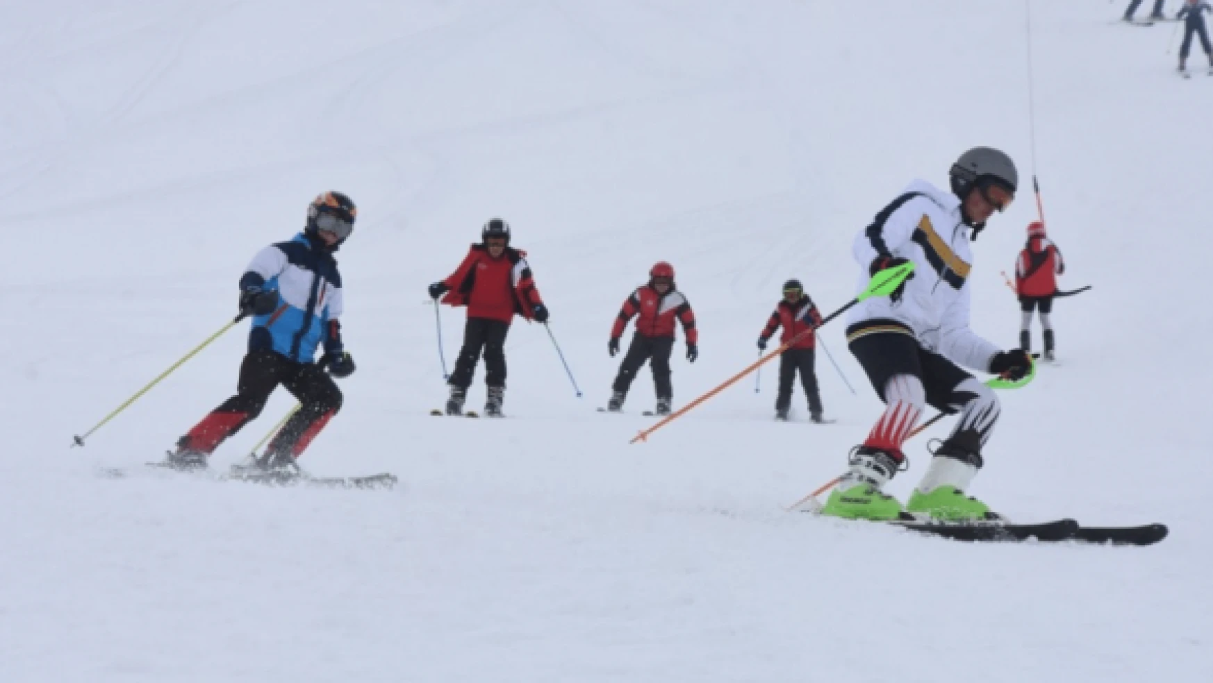 Bitlis'te geleceğin kayakçıları yetişiyor