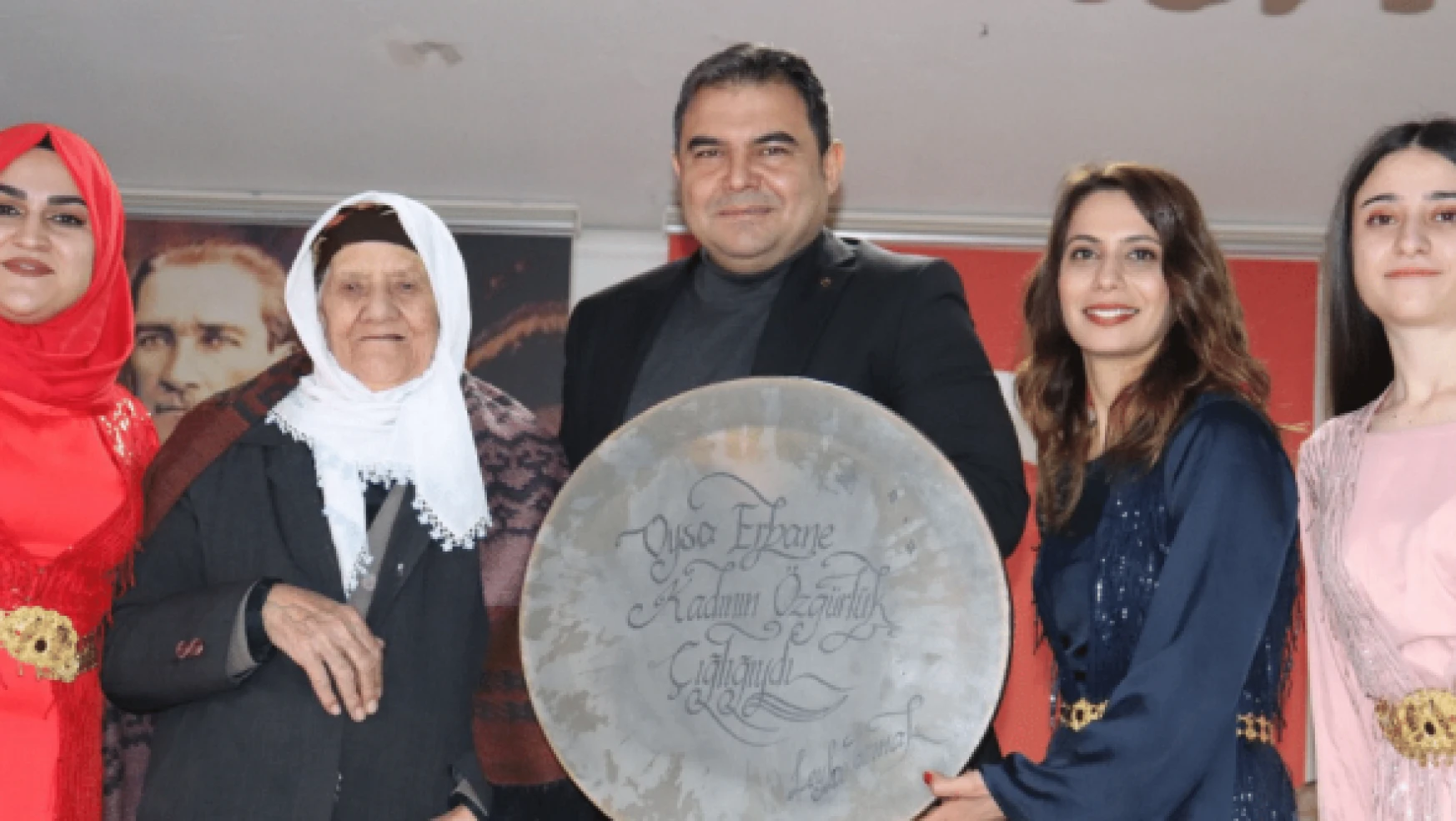 Diyadin'de Kadın Çığlığı Erbani Grubu Kürtçe ve Türkçe şarkılardan oluşan konser verdi