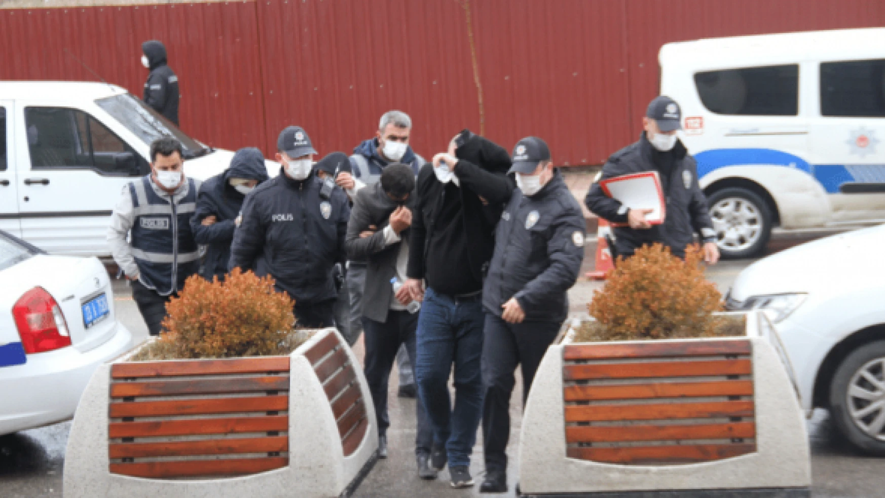 Elazığ polisinden suçüstü: 3 gözaltı