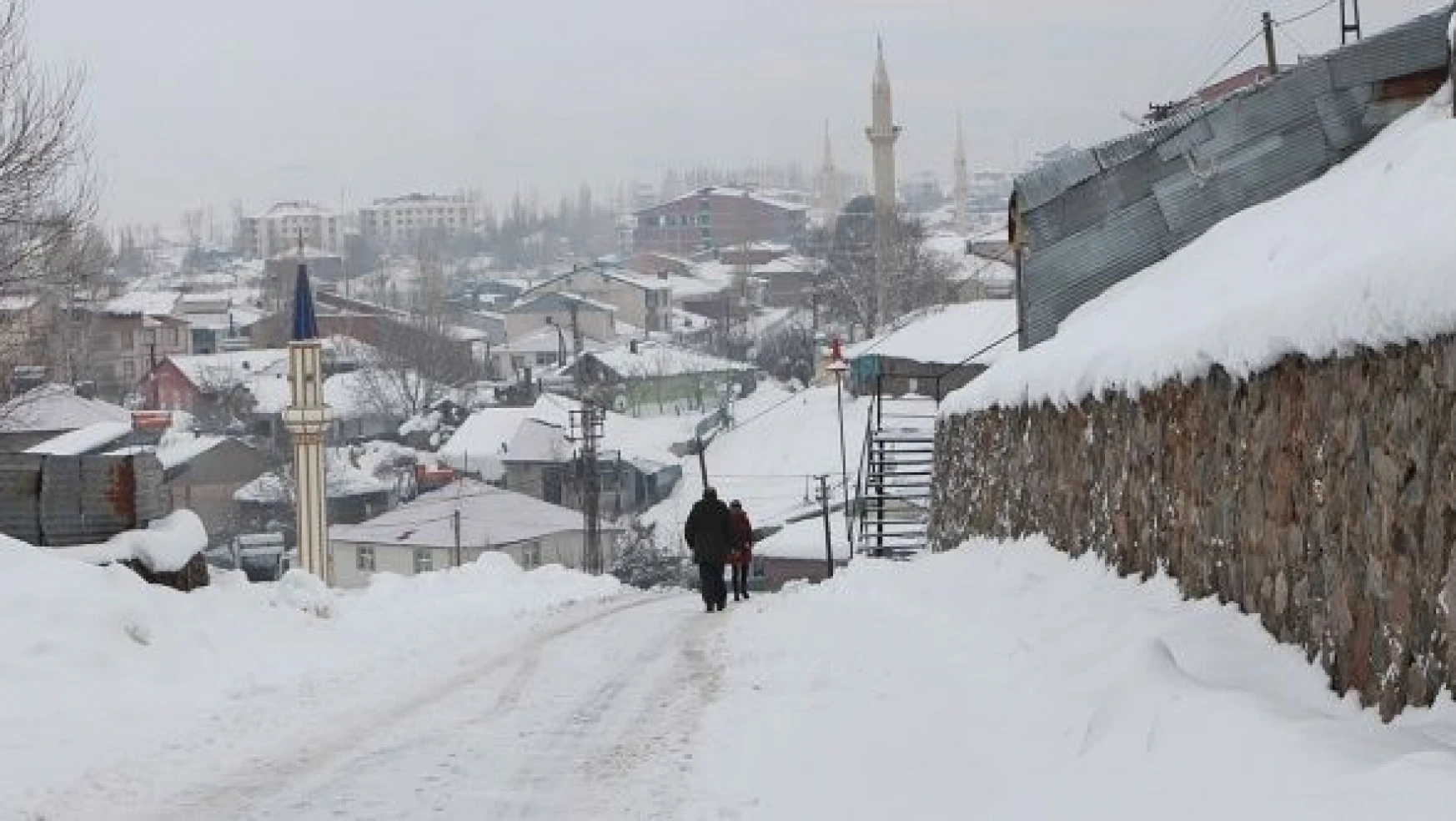 Karlıova'da taşımalı eğitime kar engeli