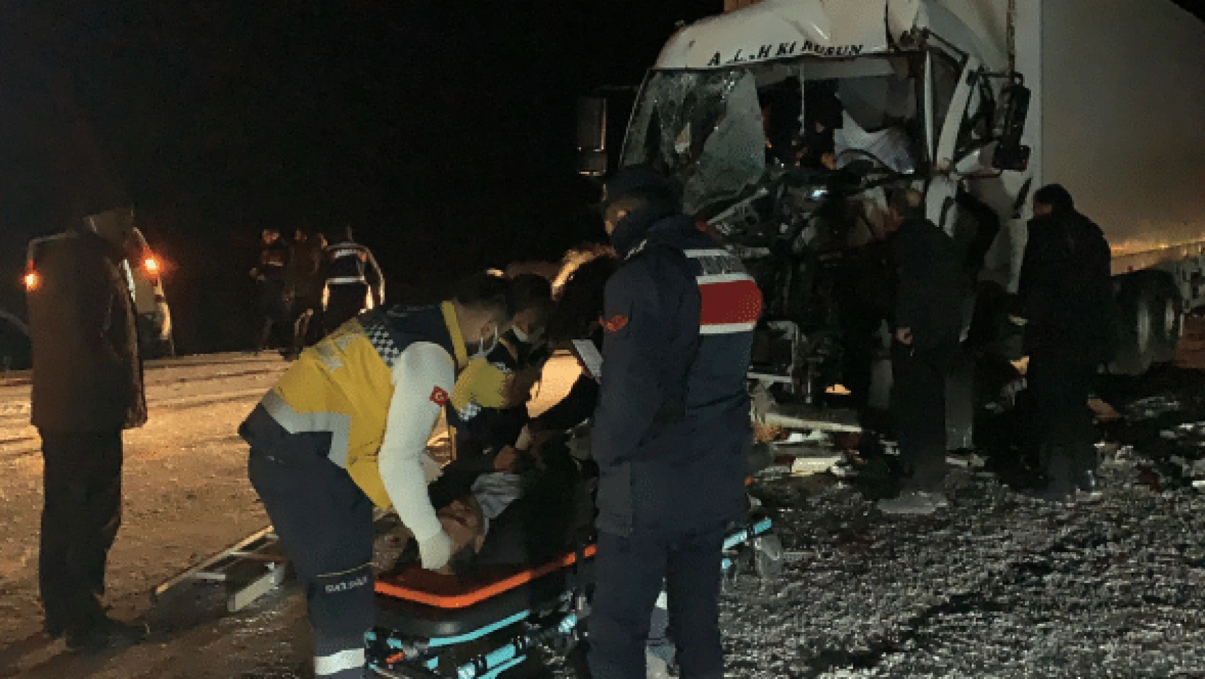 Kars'ta feci zincirleme kaza: 3 yaralı