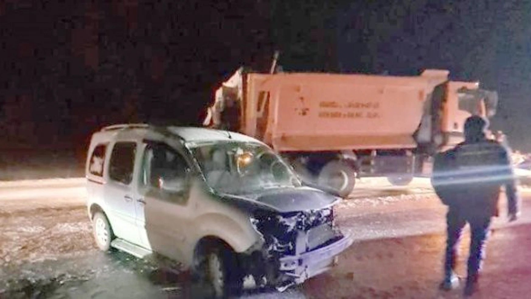 Kars'ta zincirleme trafik kazası: 3 kişi yaralandı