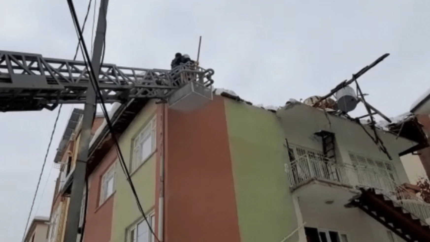 Malatya'da çatılar kara dayanamıyor