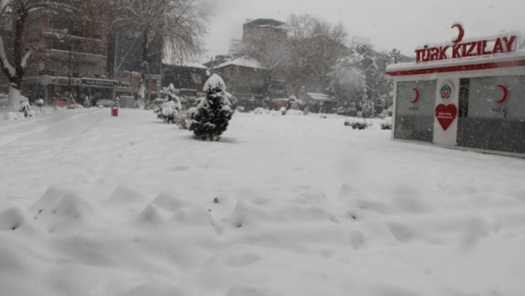 Malatya'da kar kalınlığı 62 santimetreye ulaştı
