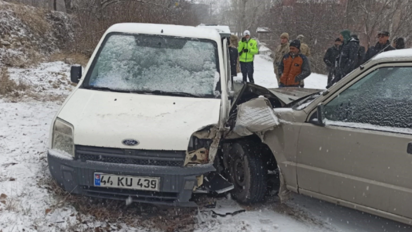 Malatya'da kar trafik kazalarına neden oldu