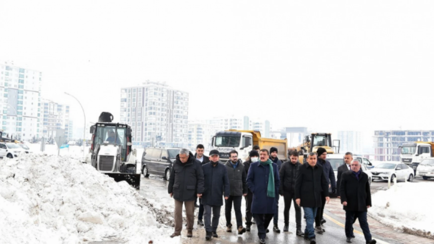 Malatya'da karla mücadele çalışmaları devam ediyor